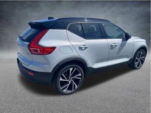 Certified 2021 Volvo XC40 T5 R-Design w/ Advanced Package AWD/4WD image 3
