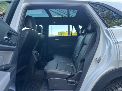 Certified 2023 Volkswagen Atlas Cross Sport SE w/ Panoramic Sunroof Package AWD/4WD image 18