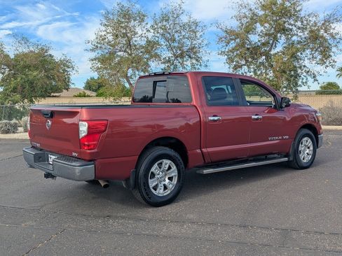 Used 2018 Nissan Titan SV image 8