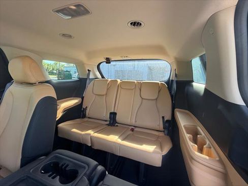 Used 2023 Kia Carnival LX FWD image 20