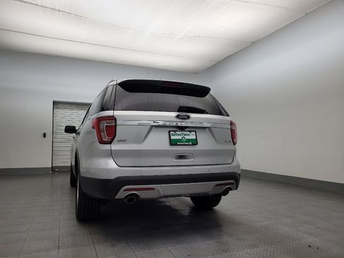 Used 2017 Ford Explorer XLT w/ Equipment Group 202A image 6