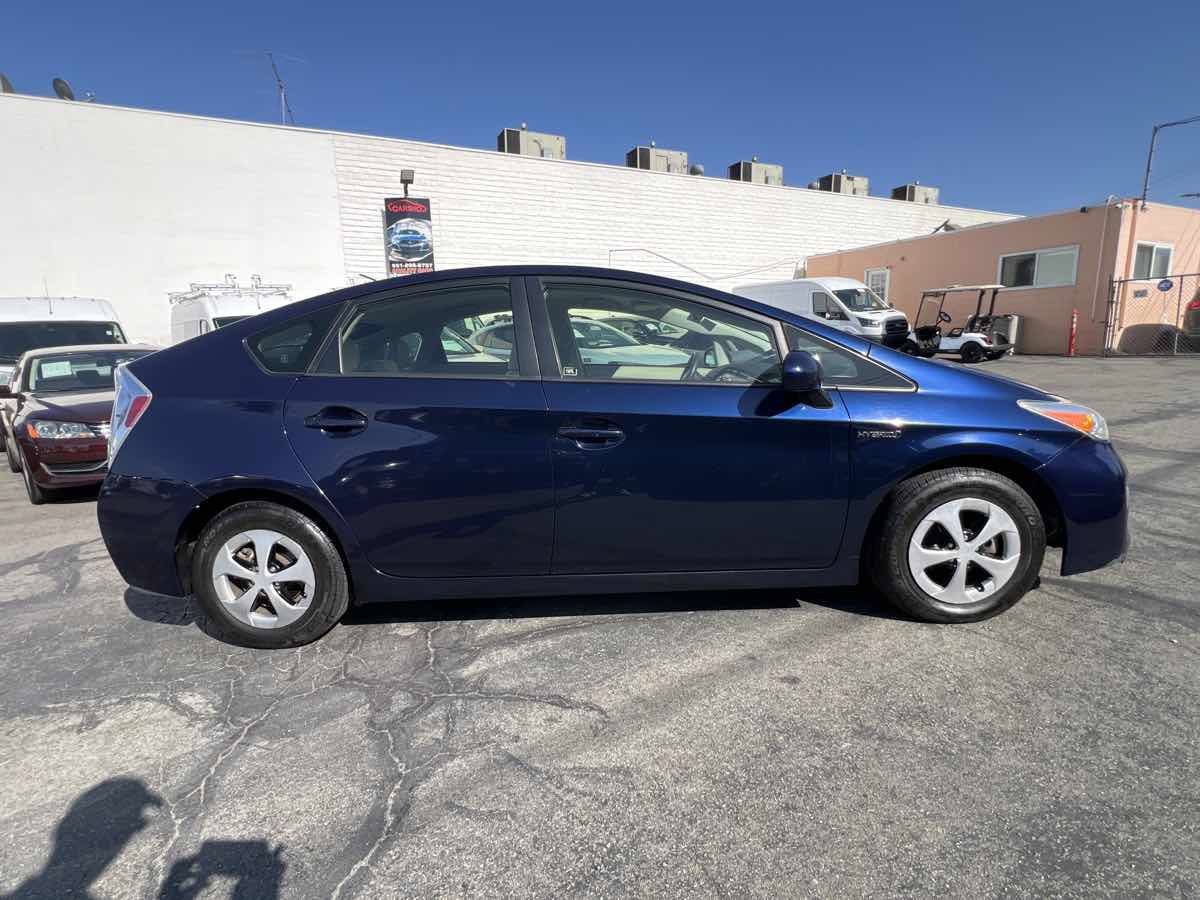 Used 2015 Toyota Prius Two FWD image 4