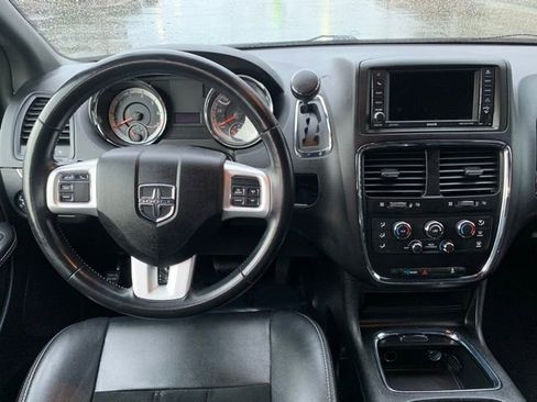 Used 2018 Dodge Grand Caravan SXT w/ Blacktop Package image 15