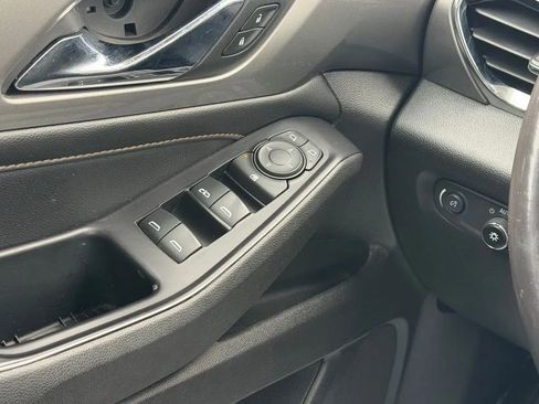 Used 2018 Chevrolet Traverse LT FWD image 26
