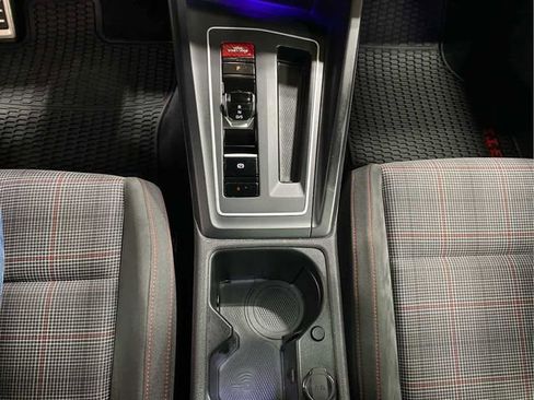 Used 2022 Volkswagen GTI SE image 18