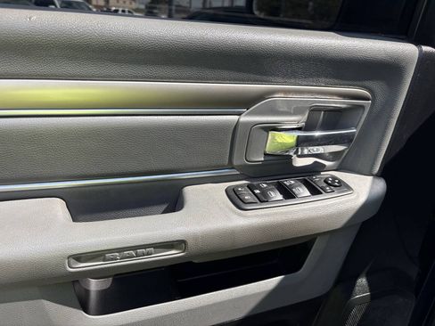 Used 2017 RAM 1500 Classic SLT AWD/4WD image 25
