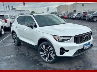 Used 2025 Volvo XC40 B5 Ultra AWD/4WD video 1