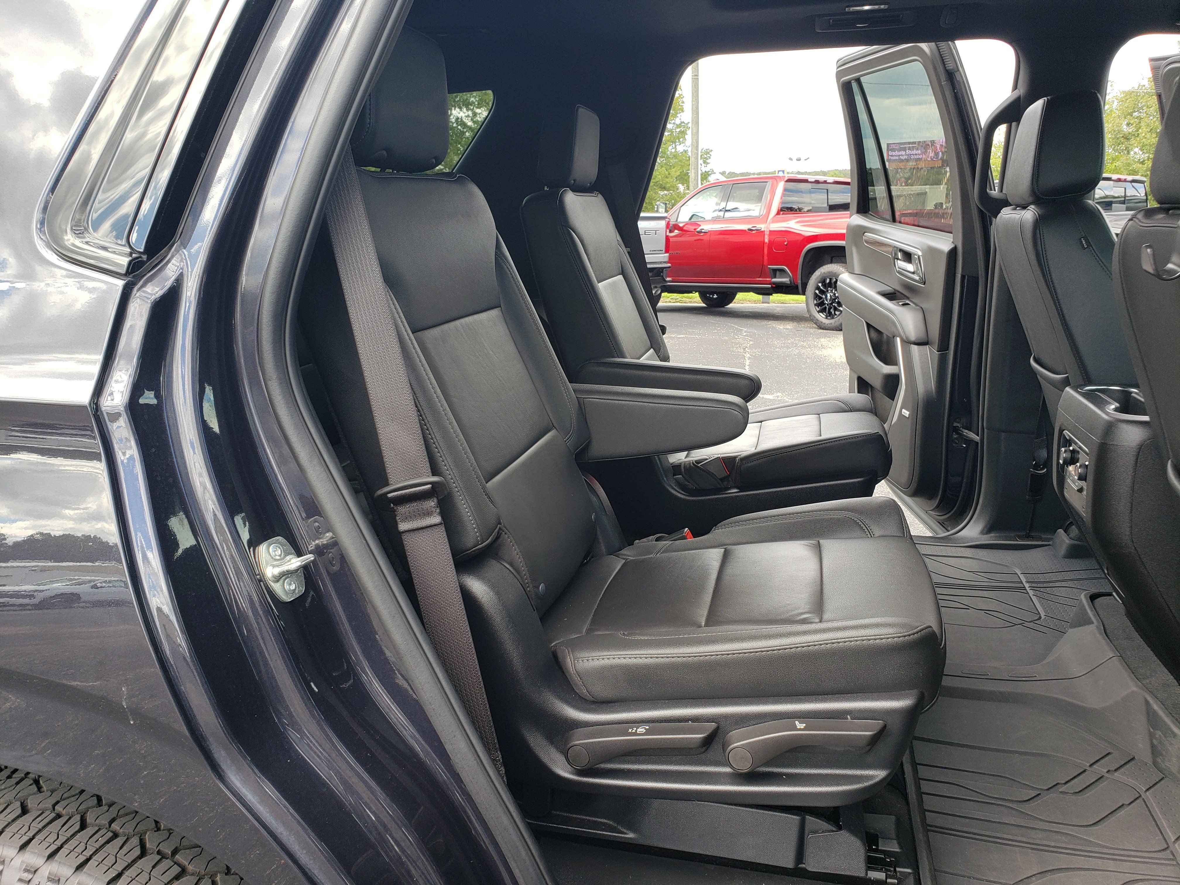 Used 2025 Chevrolet Tahoe Z71 w/ Comfort Package AWD/4WD image 34