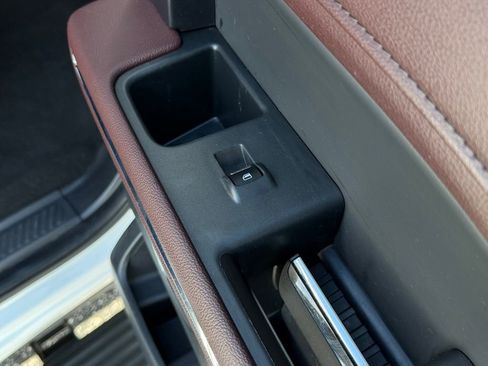 Used 2024 Ford Expedition Limited image 23