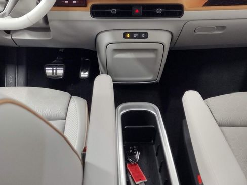 New 2025 Volkswagen ID. Buzz Pro S Plus image 42