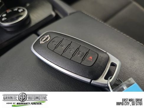 Used 2025 Nissan Rogue SV AWD/4WD image 29
