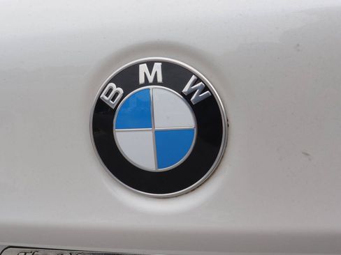 Used 2023 BMW 530i w/ Convenience Package RWD image 9