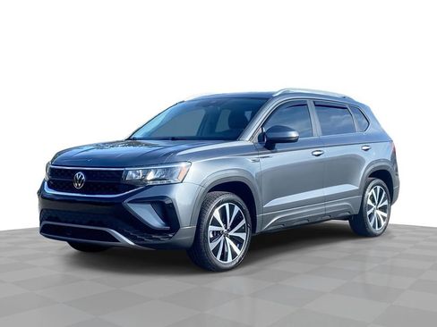 Used 2024 Volkswagen Taos SE image 1