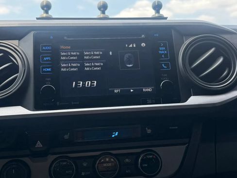 Used 2017 Toyota Tacoma TRD Off-Road w/ Premium & Technology Package AWD/4WD image 19