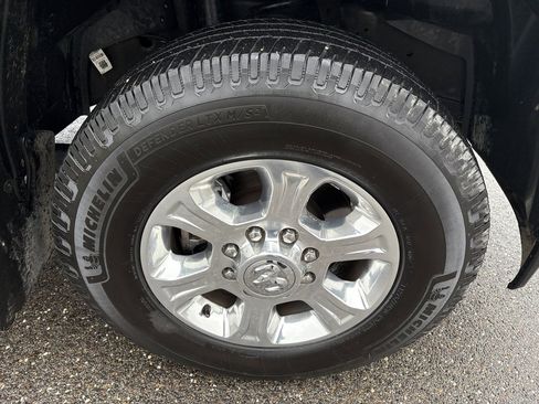 Used 2024 RAM 3500 Big Horn w/ Sport Appearance Package image 15