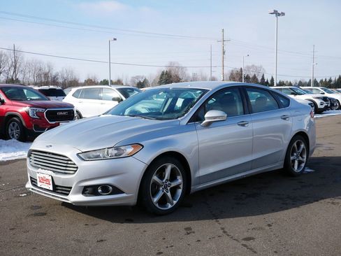 Used 2014 Ford Fusion SE image 3