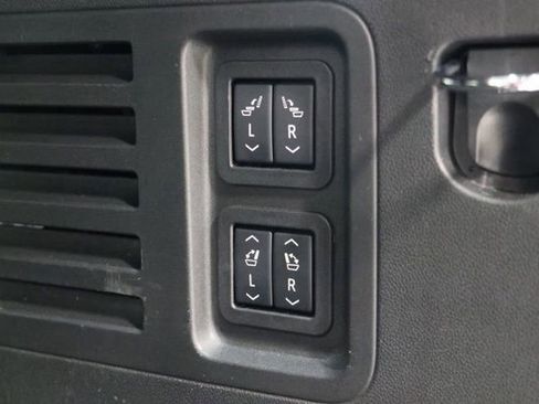 Used 2025 Chevrolet Traverse RS w/ LPO, Floor Liner Package FWD image 39