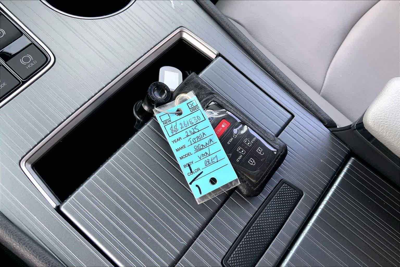 Certified 2025 Toyota Sienna XLE FWD image 14