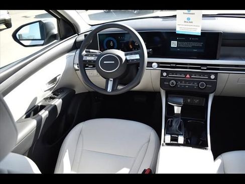 New 2025 Hyundai Tucson SE image 4