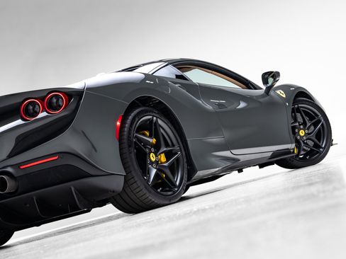 Used 2022 Ferrari F8 Tributo image 31