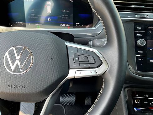 Used 2023 Volkswagen Tiguan SE AWD/4WD image 13