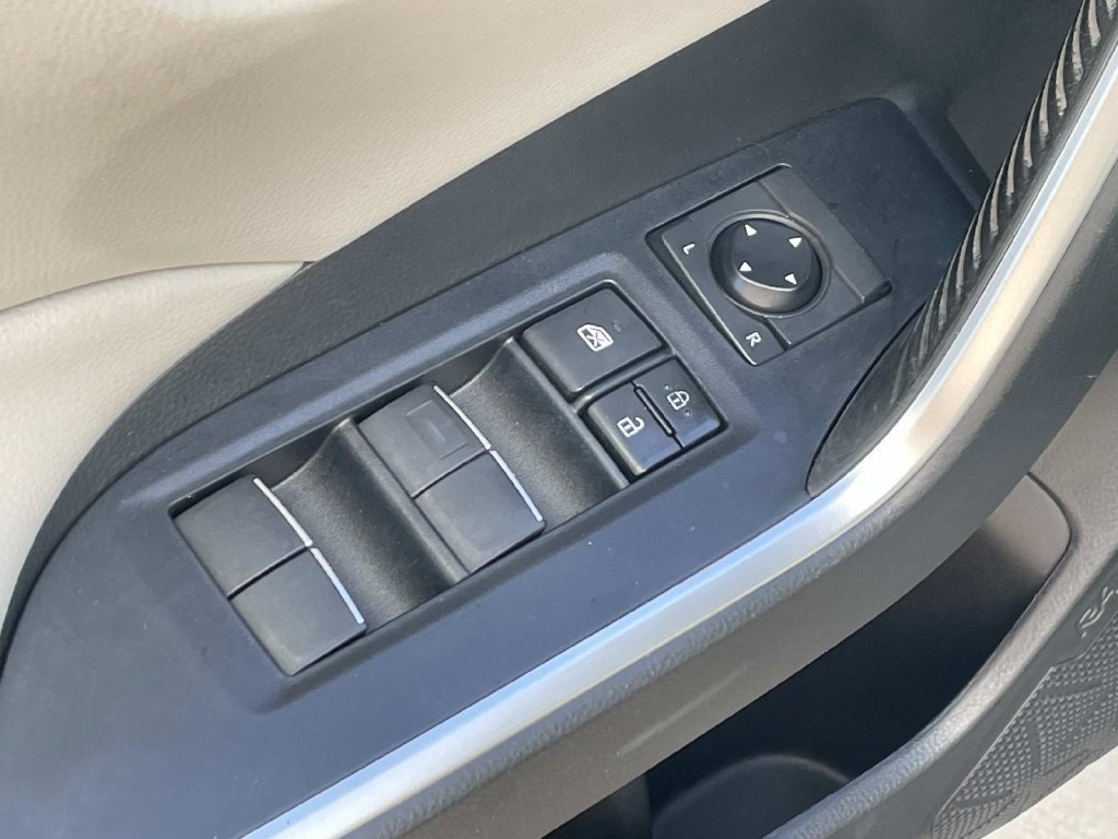 Used 2019 Toyota RAV4 XLE Premium FWD image 17