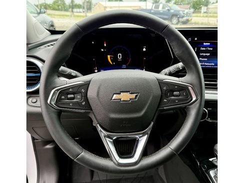 Used 2025 Chevrolet Trax LT w/ Driver Confidence Package FWD image 15