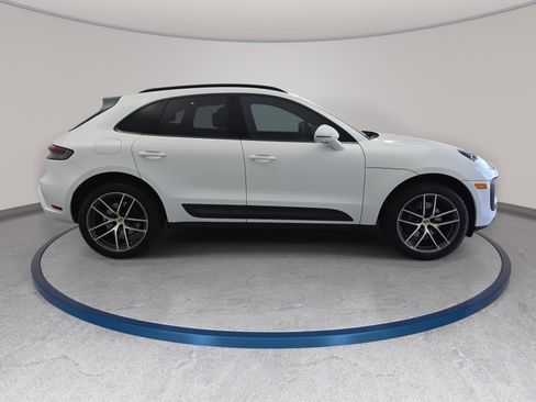 Used 2023 Porsche Macan Turbo image 4