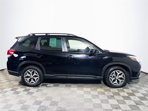 Used 2023 Subaru Forester Premium image 9
