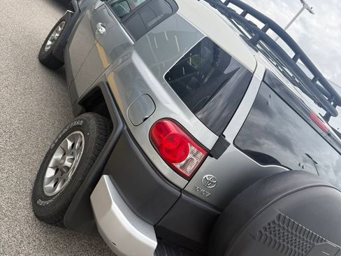 Used 2011 Toyota FJ Cruiser 2WD w/ Upgrade Pkg image 2