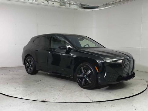 Used 2023 BMW iX xDrive50 w/ Sport Package image 8