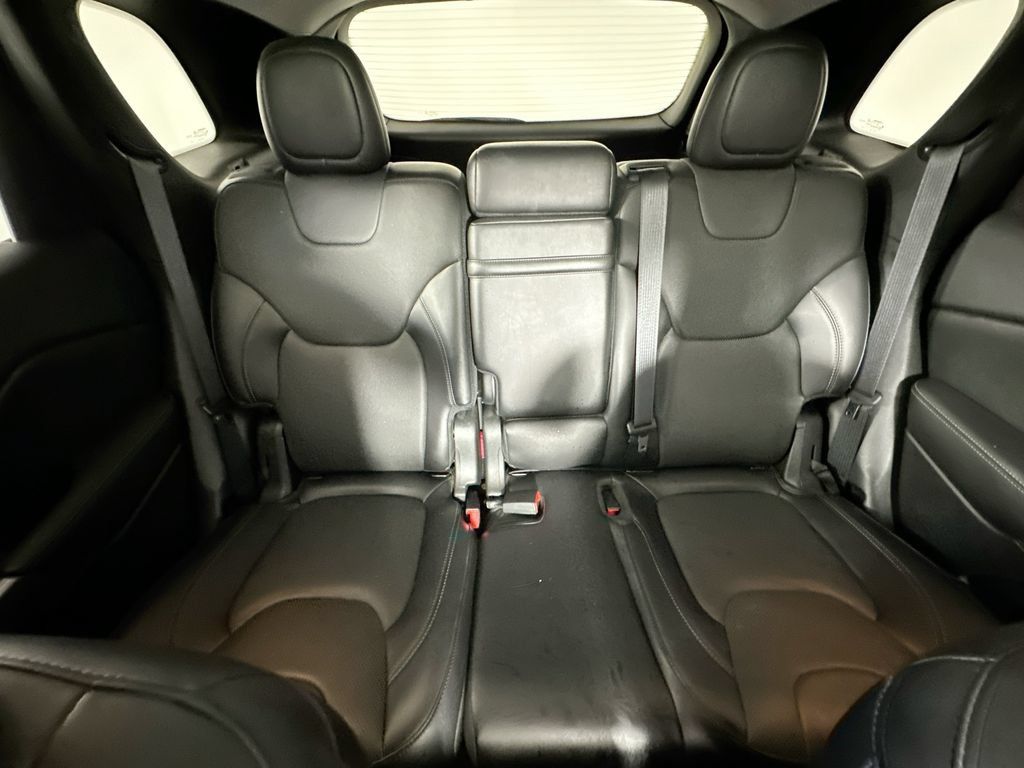 Used 2019 Jeep Cherokee Limited w/ Luxury Group FWD image 13