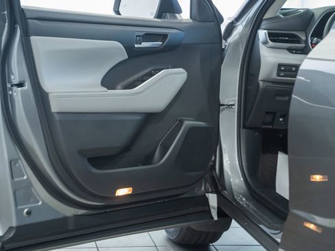 New 2026 Toyota Highlander XLE AWD/4WD image 42