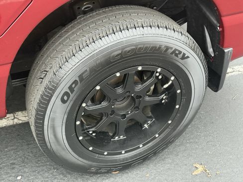 Used 2017 Nissan Titan S image 9