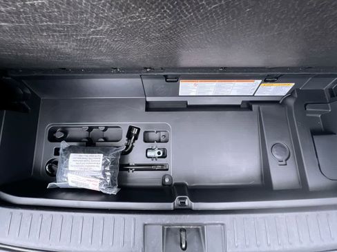 Used 2024 Toyota Highlander XLE image 26