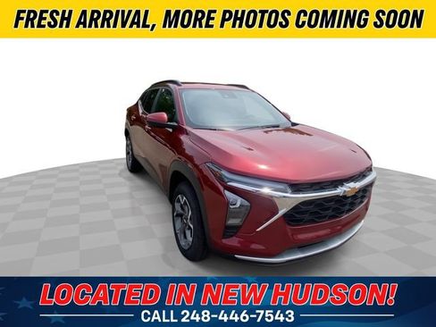 Used 2024 Chevrolet Trax LT w/ Driver Confidence Package FWD image 4