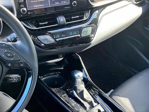 Used 2022 Toyota C-HR XLE image 32