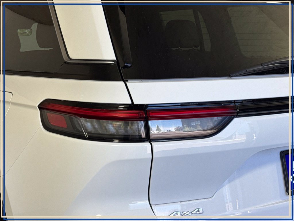 Used 2026 Jeep Grand Cherokee Limited AWD/4WD image 12