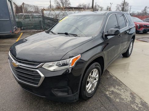 Used 2020 Chevrolet Traverse LS image 3