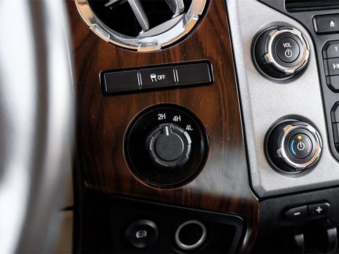 Used 2015 Ford F350 Lariat w/ Lariat Ultimate Package image 25