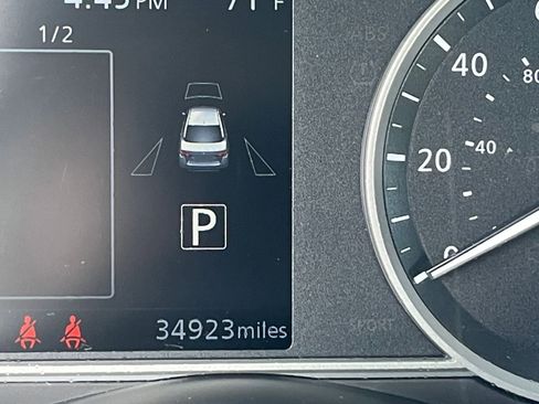 Used 2025 Nissan Versa SV FWD image 40