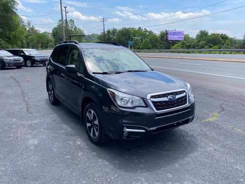 Used 2017 Subaru Forester 2.5i Premium AWD/4WD image 4