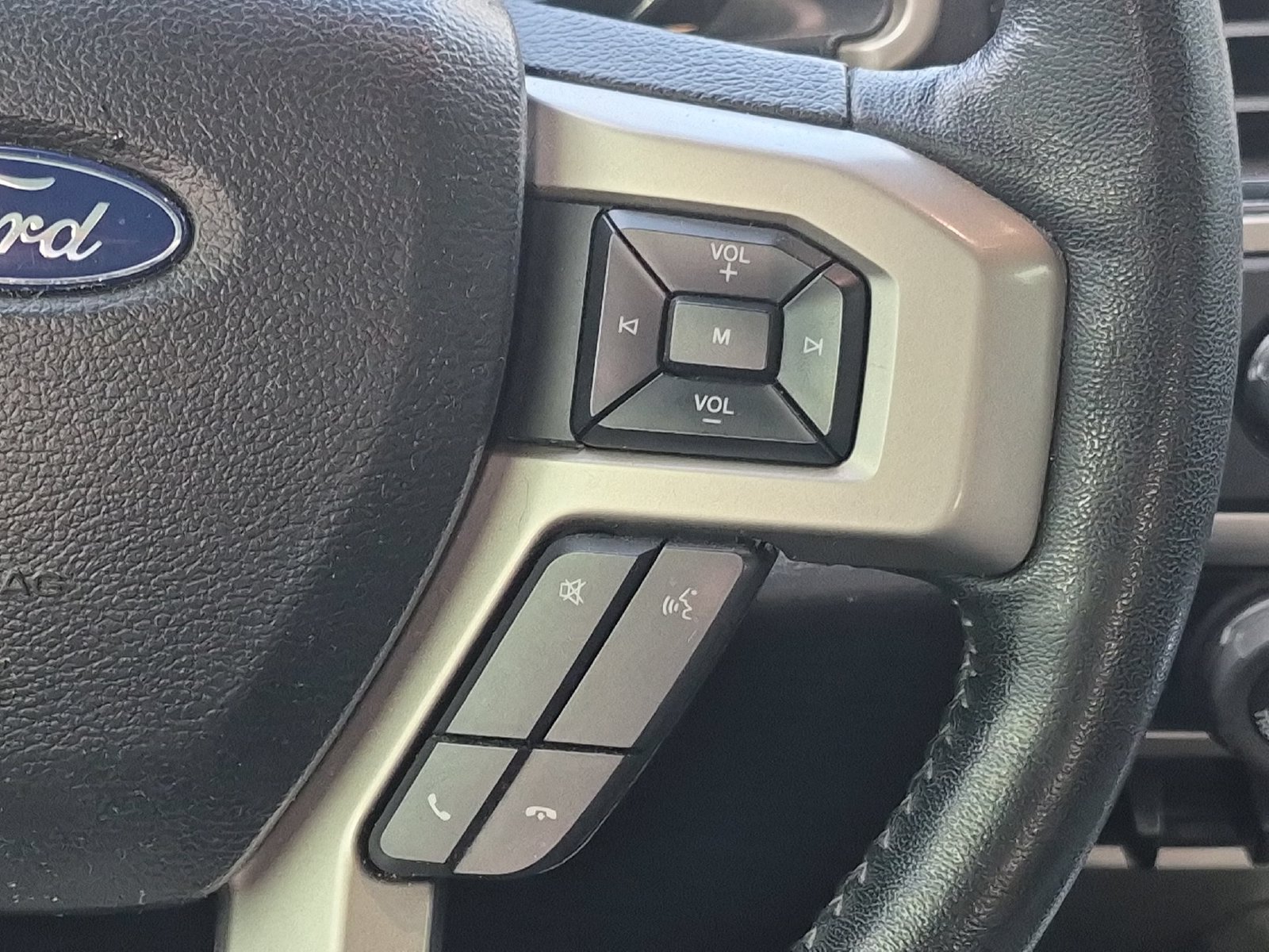 Used 2019 Ford F150 Lariat w/ Equipment Group 502A Luxury AWD/4WD image 19
