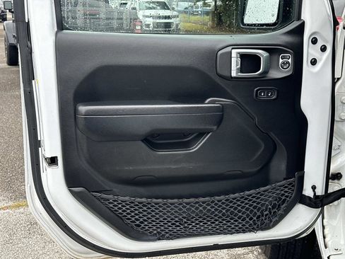 Used 2023 Jeep Wrangler Sport S image 18