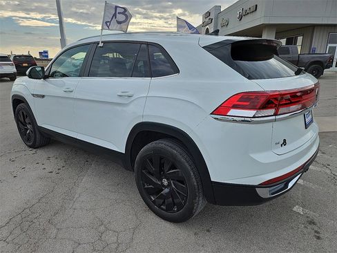 Used 2024 Volkswagen Atlas Cross Sport SE image 4