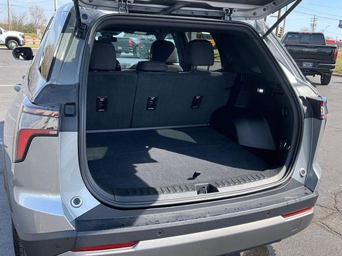 Used 2025 Chevrolet Equinox LT image 4