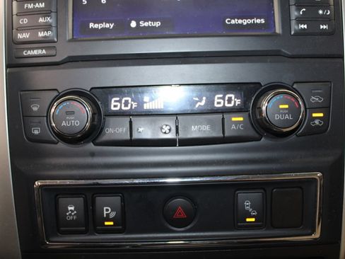 Used 2017 Nissan Titan SL RWD image 28