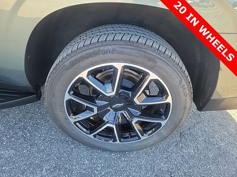 Used 2024 Chevrolet Suburban RST image 9