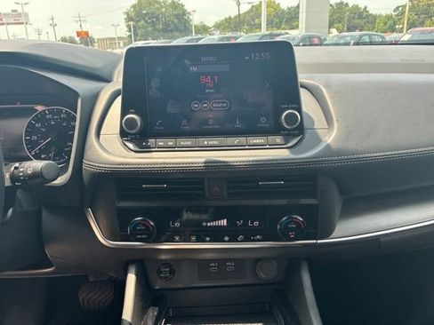 Used 2024 Nissan Rogue SV FWD image 24