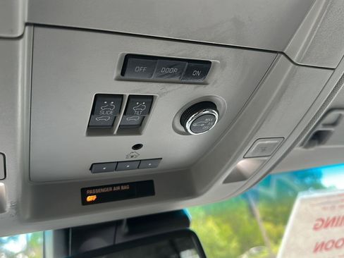 Used 2019 GMC Yukon XL SLT w/ Open Road Package AWD/4WD image 17